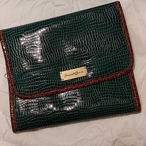 NWOT Samantha Brown Makeup travel case.